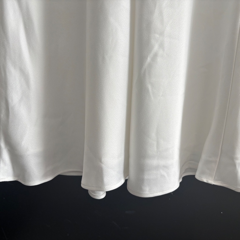 New and unused wedding dress - Picture 9 of 15